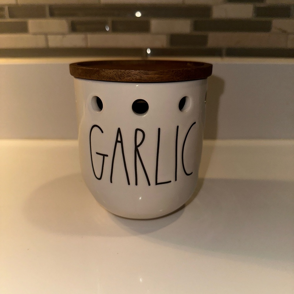 Rae Dunn Garlic Canister